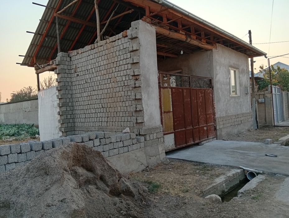 12 sotx uchastka sotiladi