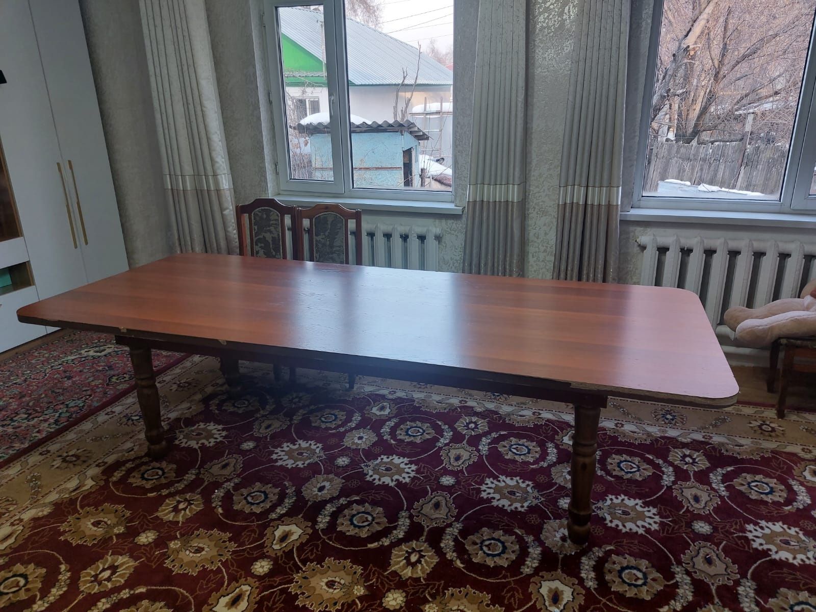 Стол . Из дерева