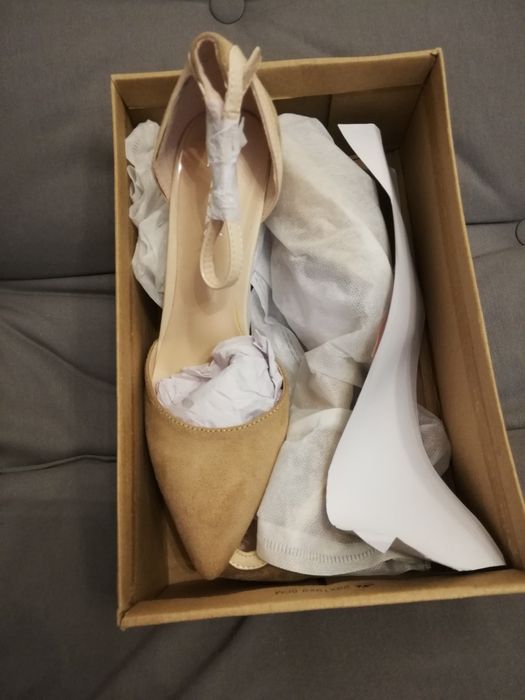 Pantofi eleganți negri sau crem, măsura 37