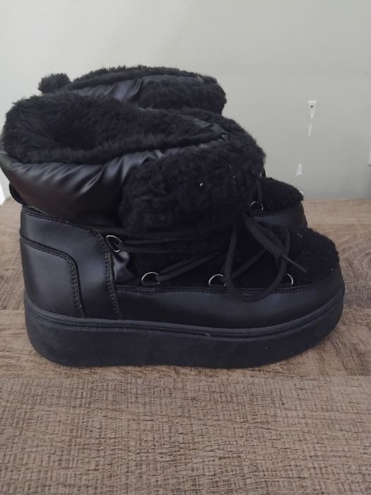 UGG бети с велурена агнешка кожа и модели от ZARA