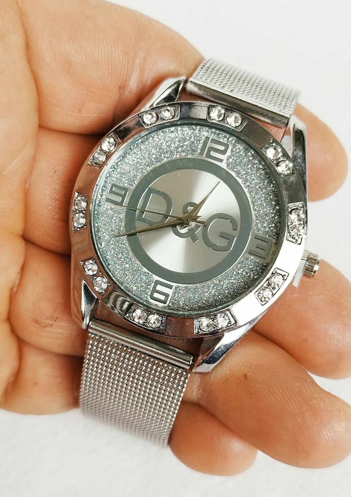 Ceas de dama D&G cu quartz, carcasa si curea din otel inoxidabil.