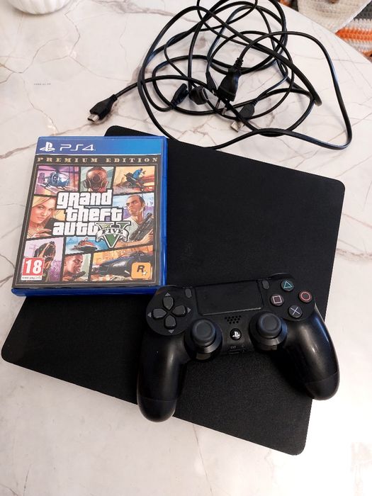 PS4  в отличном состоянии