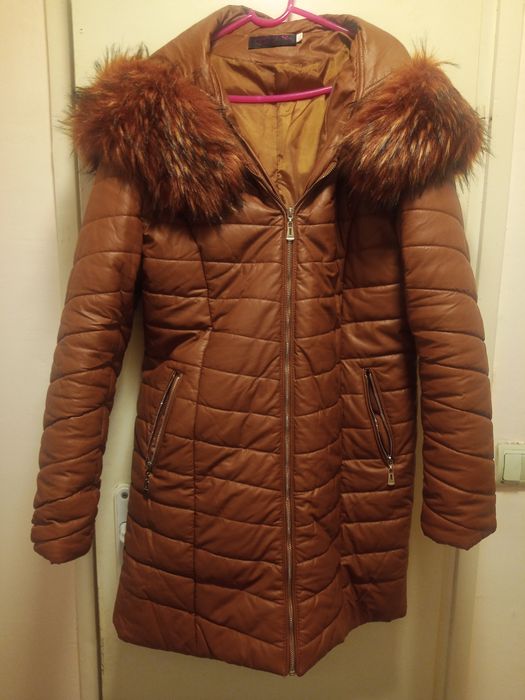 Много запазено зимно яке.