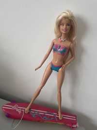 Papusa Barbie surfer