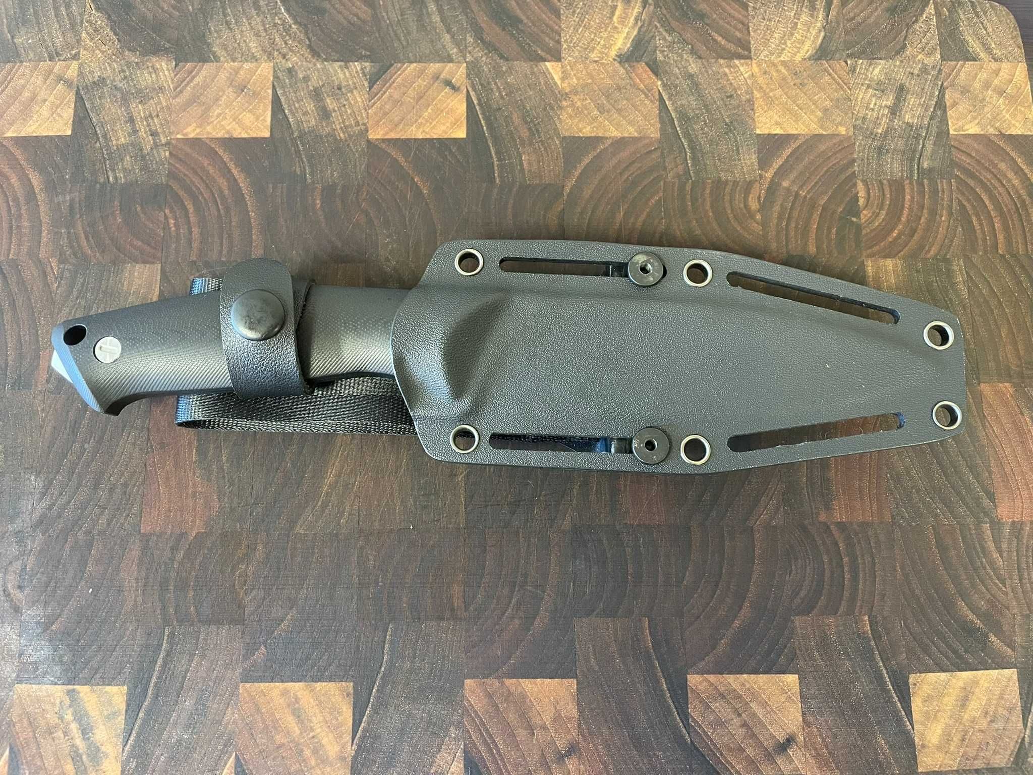 Cutit de vanatoare RealSteel Gardarik model 3736.