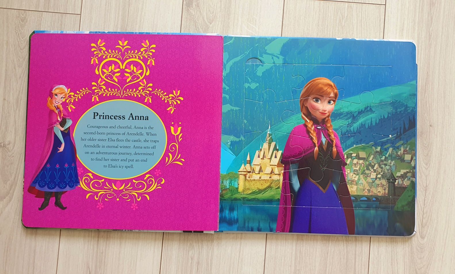 Carte 5 puzzle Frozen, Anna si Elsa