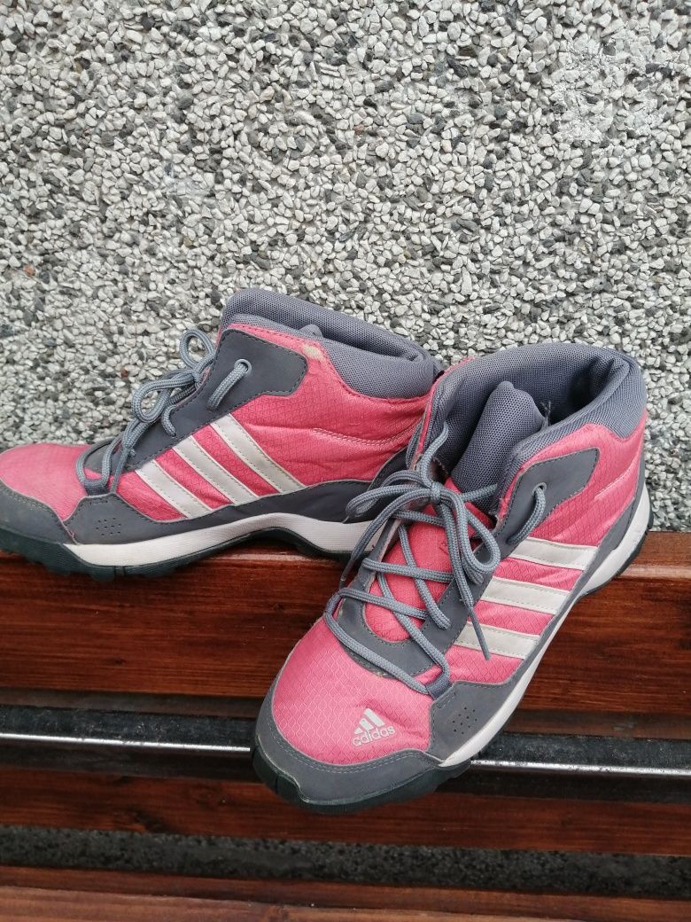 Adidas Traxion 37