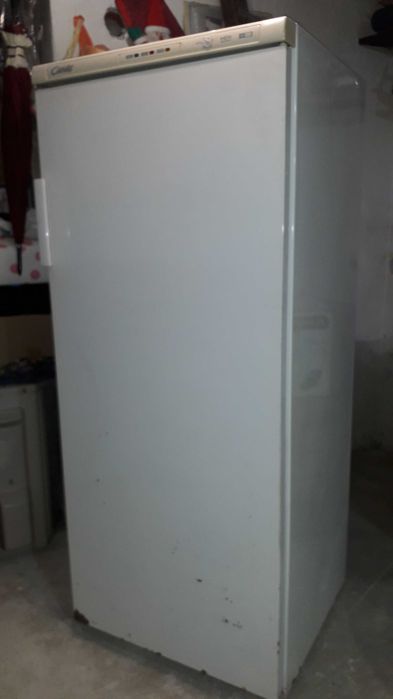 Вертикален фризер Candy