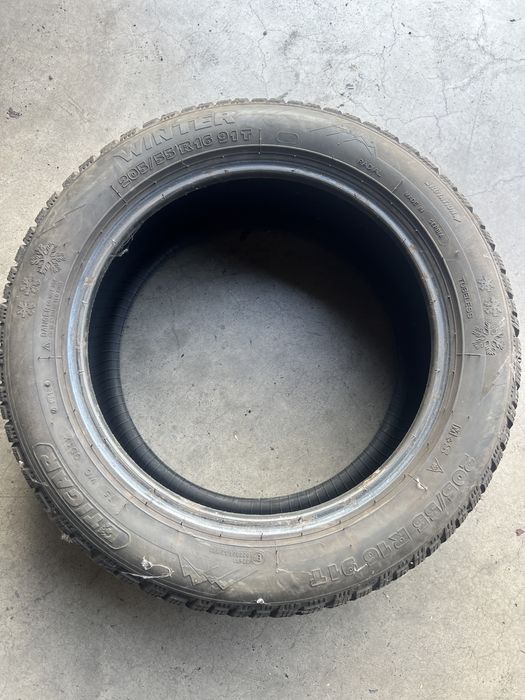 Vand 5 anvelope iarna SH 205/55R16