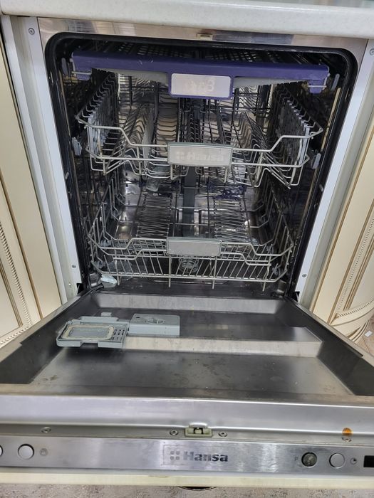 Продам старую посудомоечную машину на запчасти