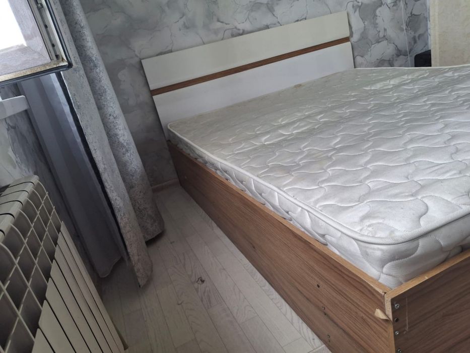 Кроват с матрасом