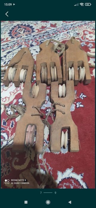 Стомни, гърнета, совалки, вретена, скрипали, куфари и д-р.