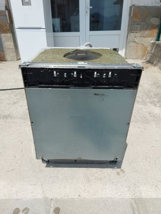 Съдомиялна Neff 60см
Цена 450лв.
За пълно вграждане
14 комплекта
С 3 к