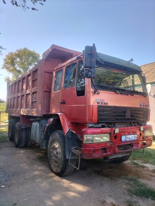 Самосвал хова на полном ходу