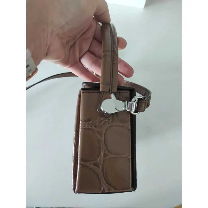 Кафява малка дамска чанта почти нова