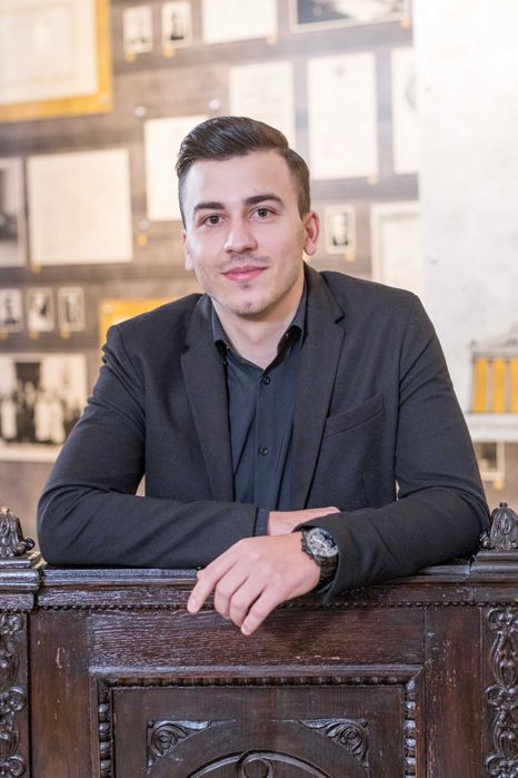 Meditații Istorie, 100 lei ședința