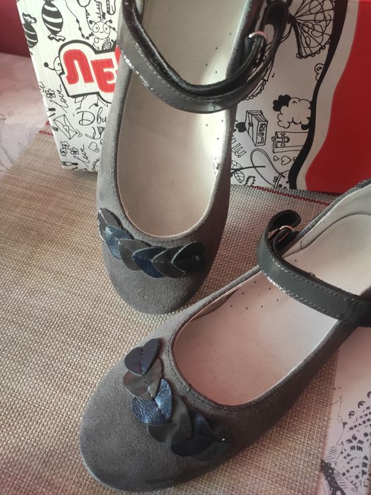 Продам туфли для девочки-подростка размер 37