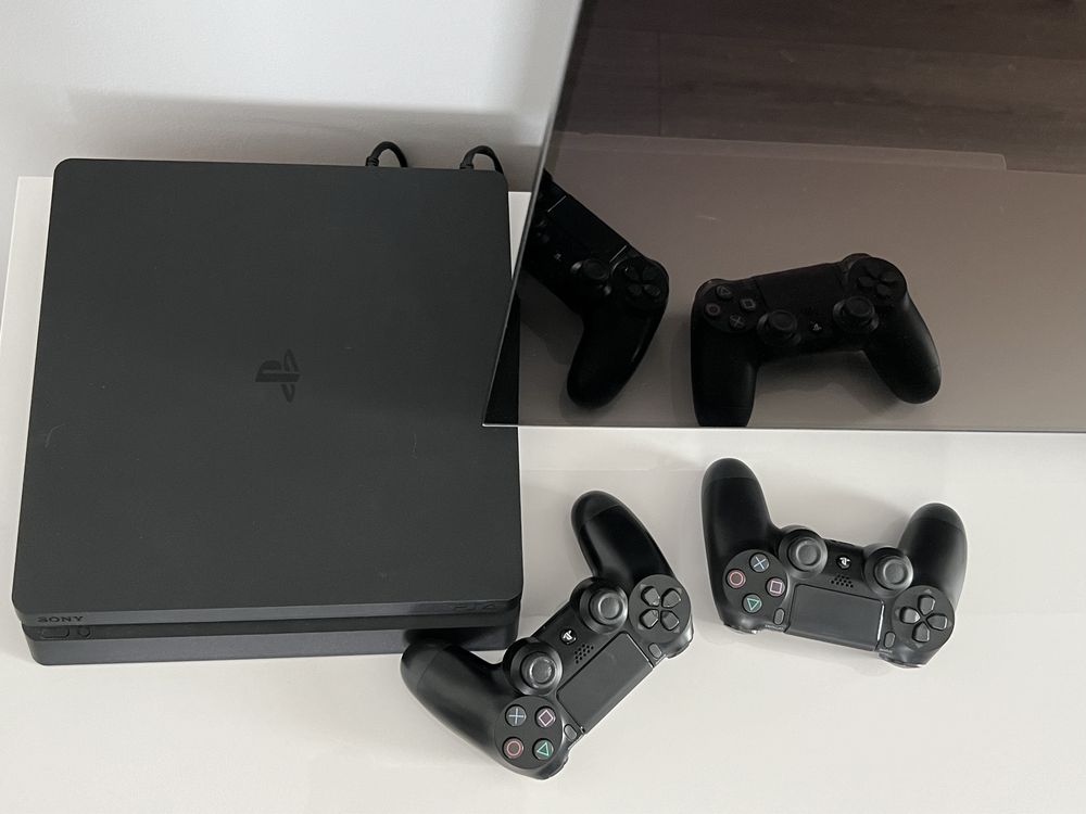 Playstation 4 Slim cu controllere si jocuri + accesorii