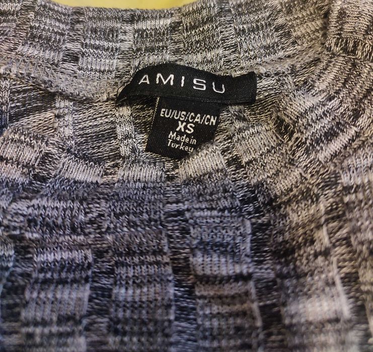 Bluzã lunga , cu crapaturi laterale , skinny fit , XS