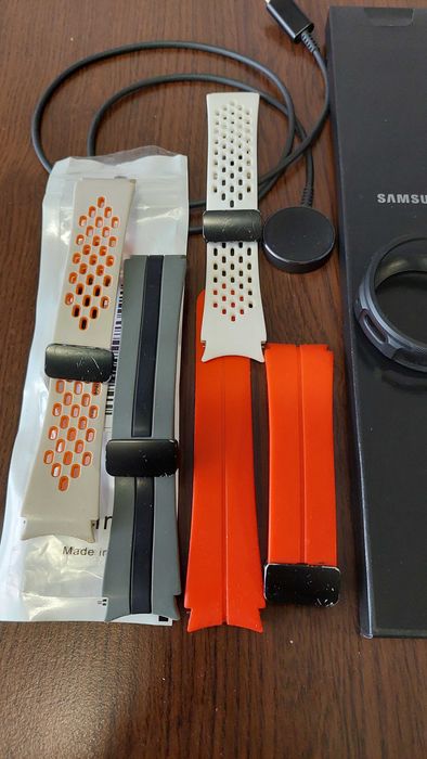 Продавам Смарт часовник Samsung Galaxy Watch 5 Pro