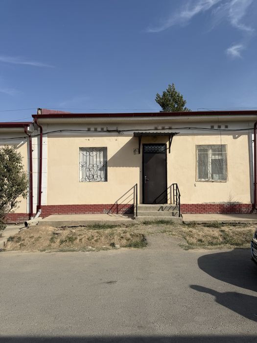 UY SOTILADI MADYAT MAXALADA 2 sotik 3 xona barcha sharit bor