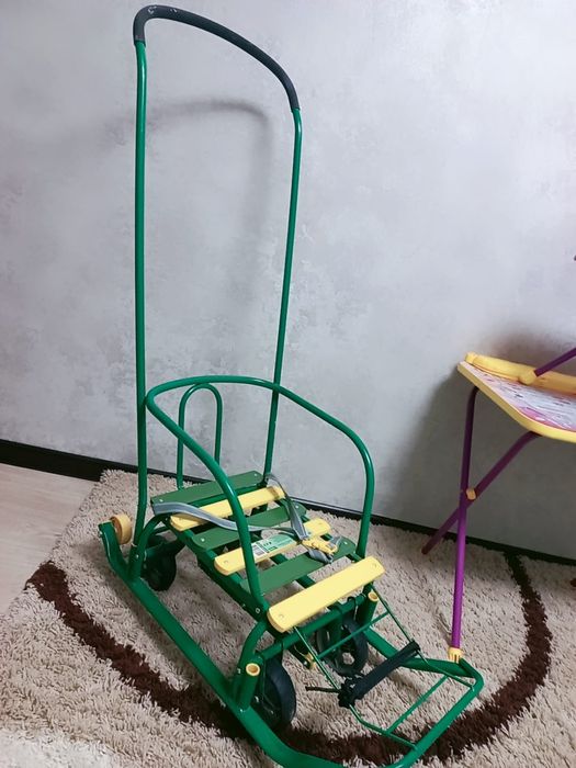 Продам санки детские