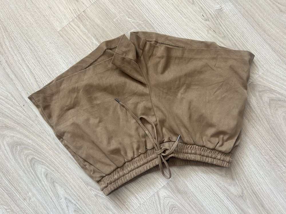 Меки и удобни къси панталонки H&M