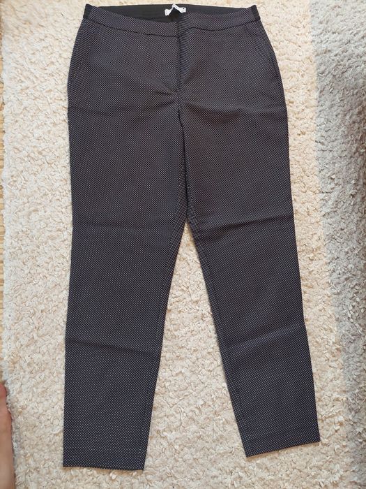 Pantaloni de dama, noi nepurtati