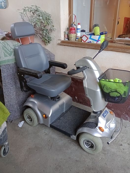 Scuter bătrâni electric