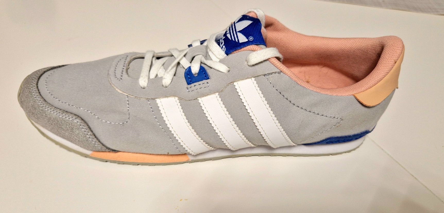 Дамски маратонки adidas, размер 38 2/3