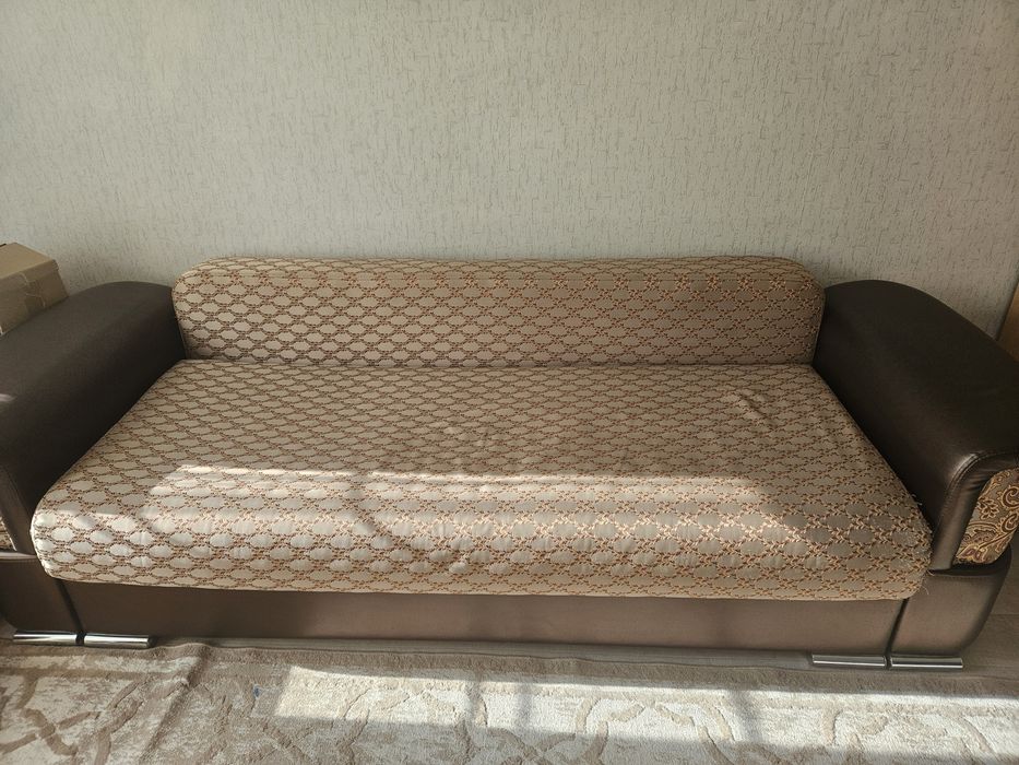 Продам диван для гостиной