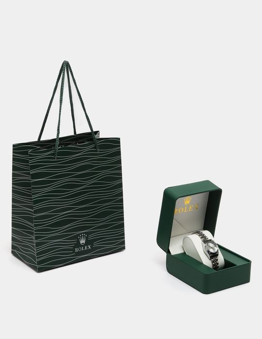 Женские наручные часы коробка с документами и подаричный пакет