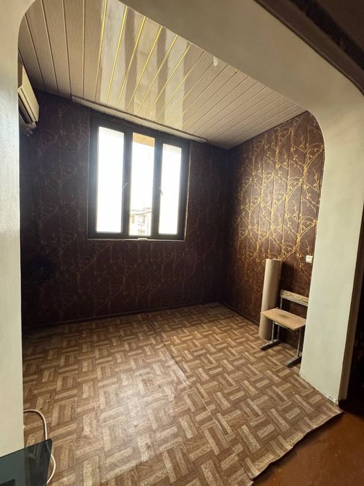 Шайхонтохур р-н Ибн-Сино-2 Ор-р:*Ресторант Башкент* 3/5/5 (70м²)