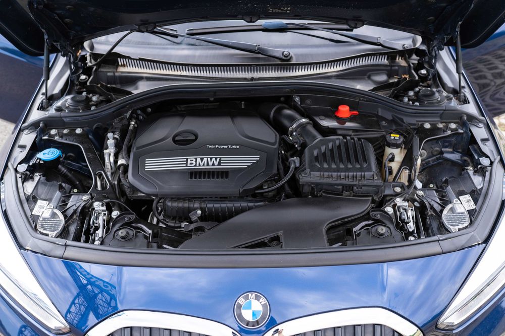 BMW 118i Advantage, automata, faruri led, int. piele, revizii la zi