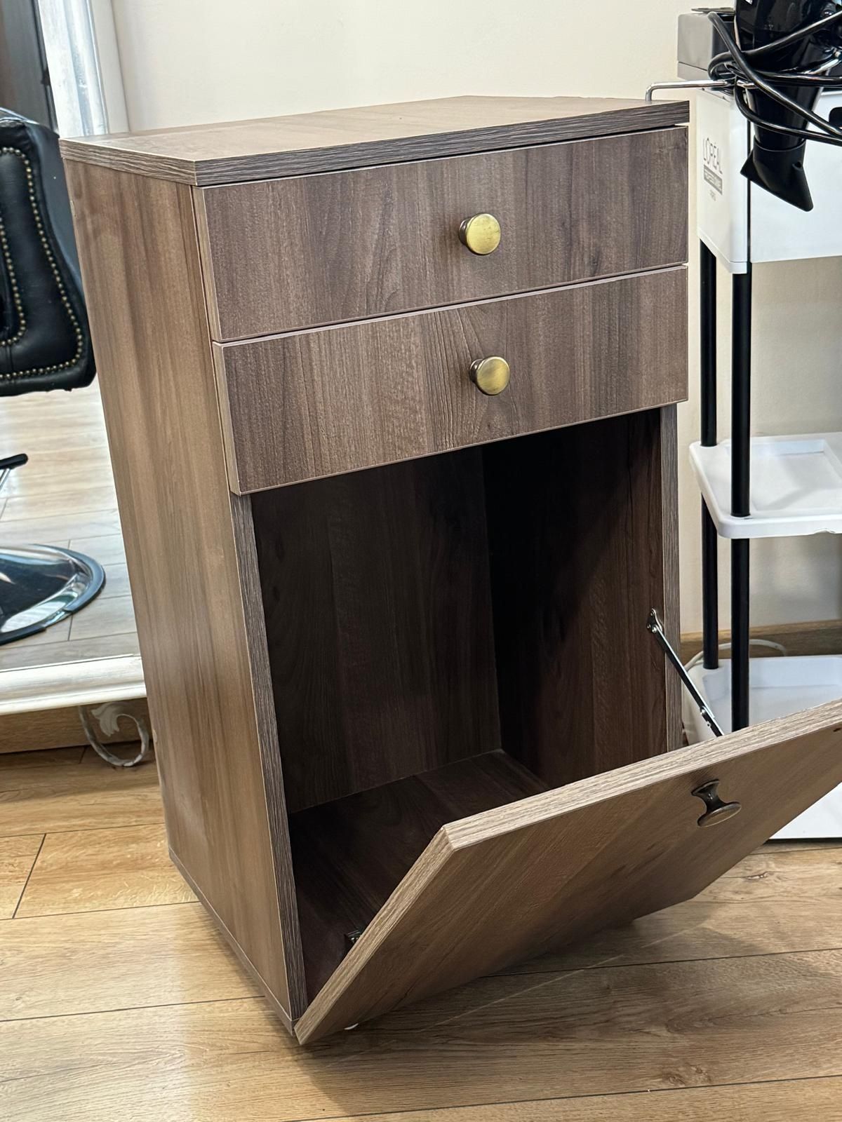 Ucenic / comoda ideal pentru salon