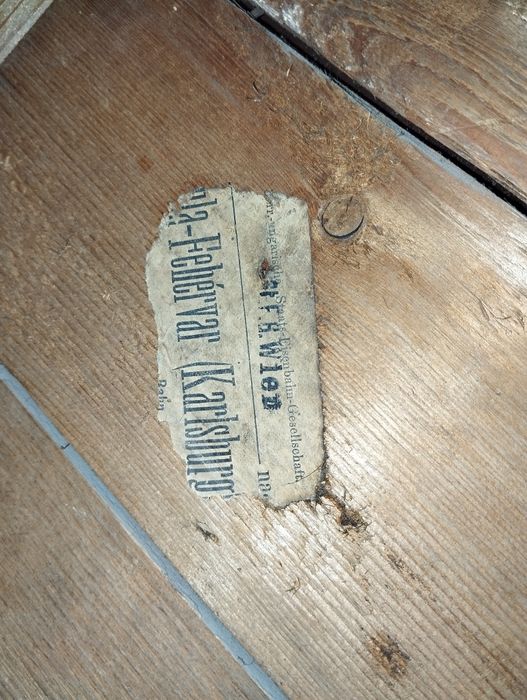 Vind oglinda cu măsuță cu blat de marmura  datata inainte de 1900