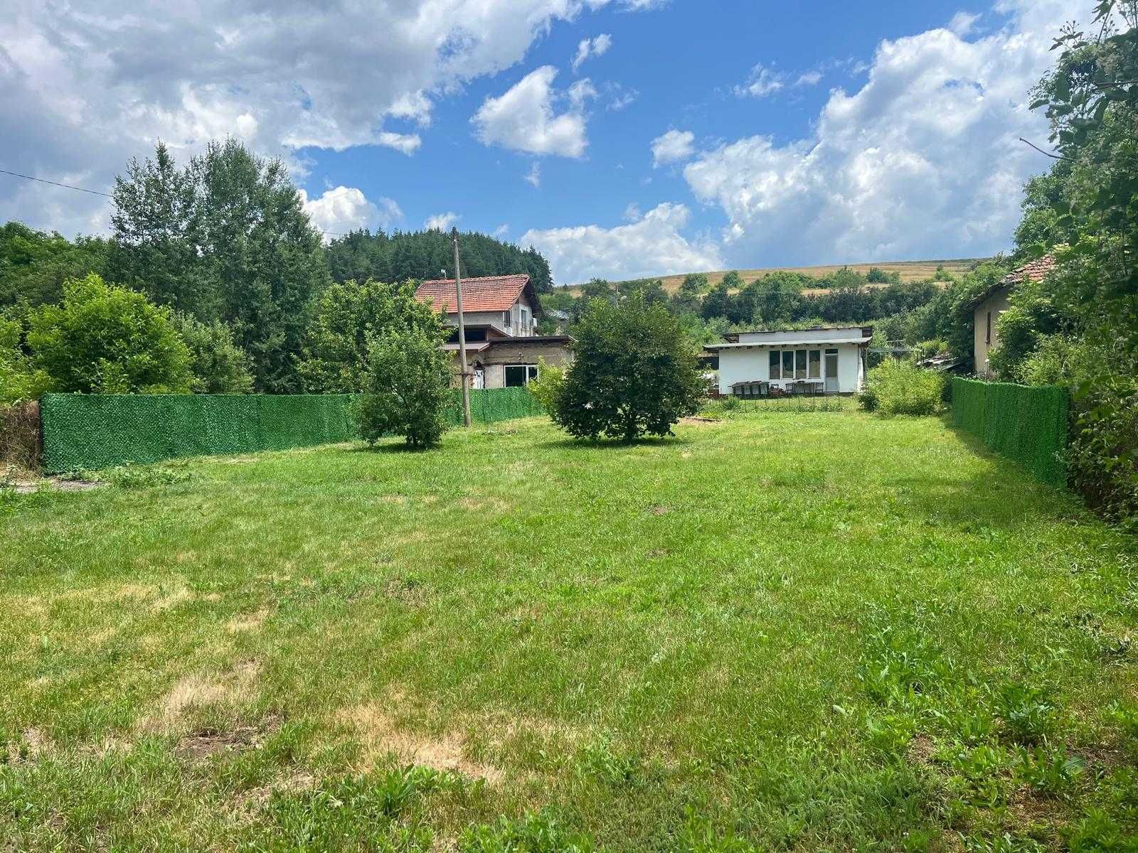 Парцел с УПИ в с.Долна Диканя 831 кв.