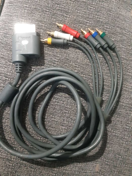 CD -iri jociri XBOX 360 și cablu conectare consolă XBOX 360