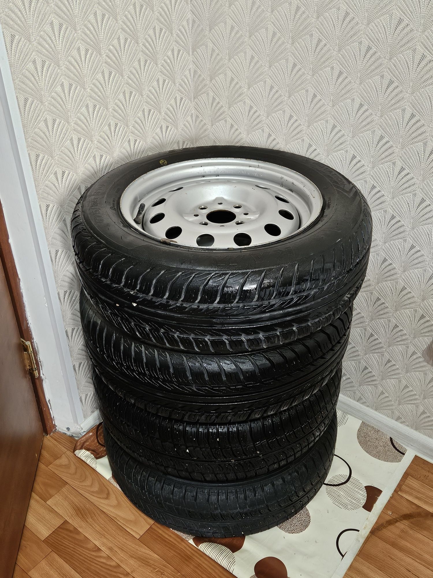 Продаю диски и шины на  r14