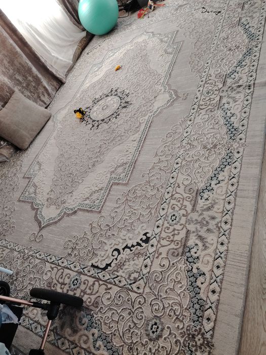 Ковёр 3 /4 в хорошем состоянии