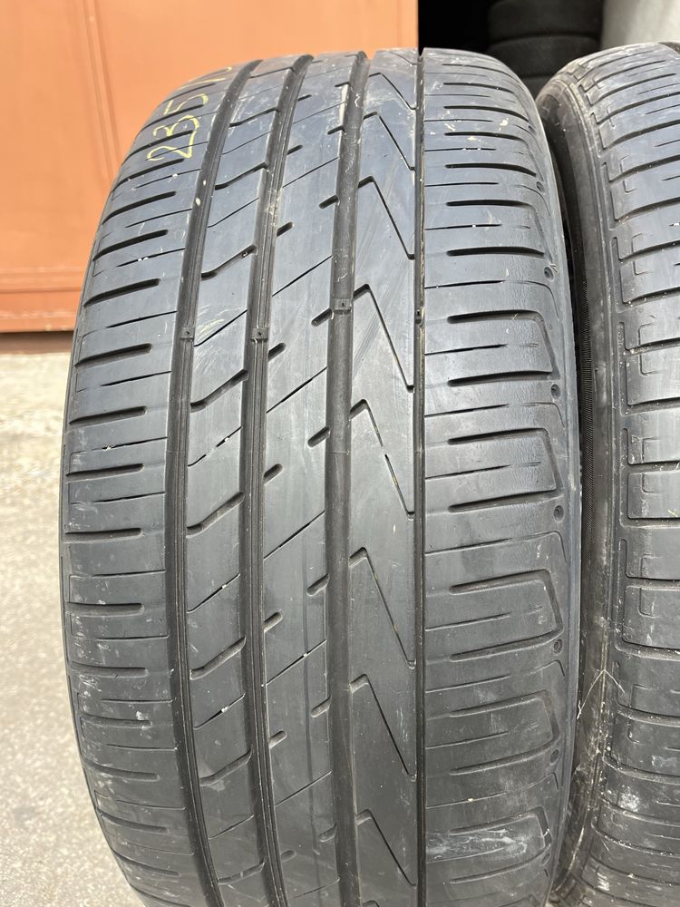 2 бр. летни гуми 235/50/19 Hankook DOT 1421 5,5 mm