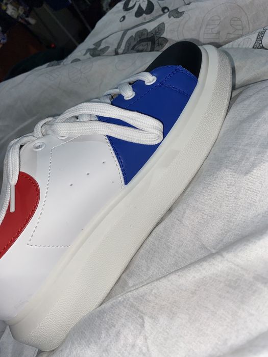 Adidași nefolosiți