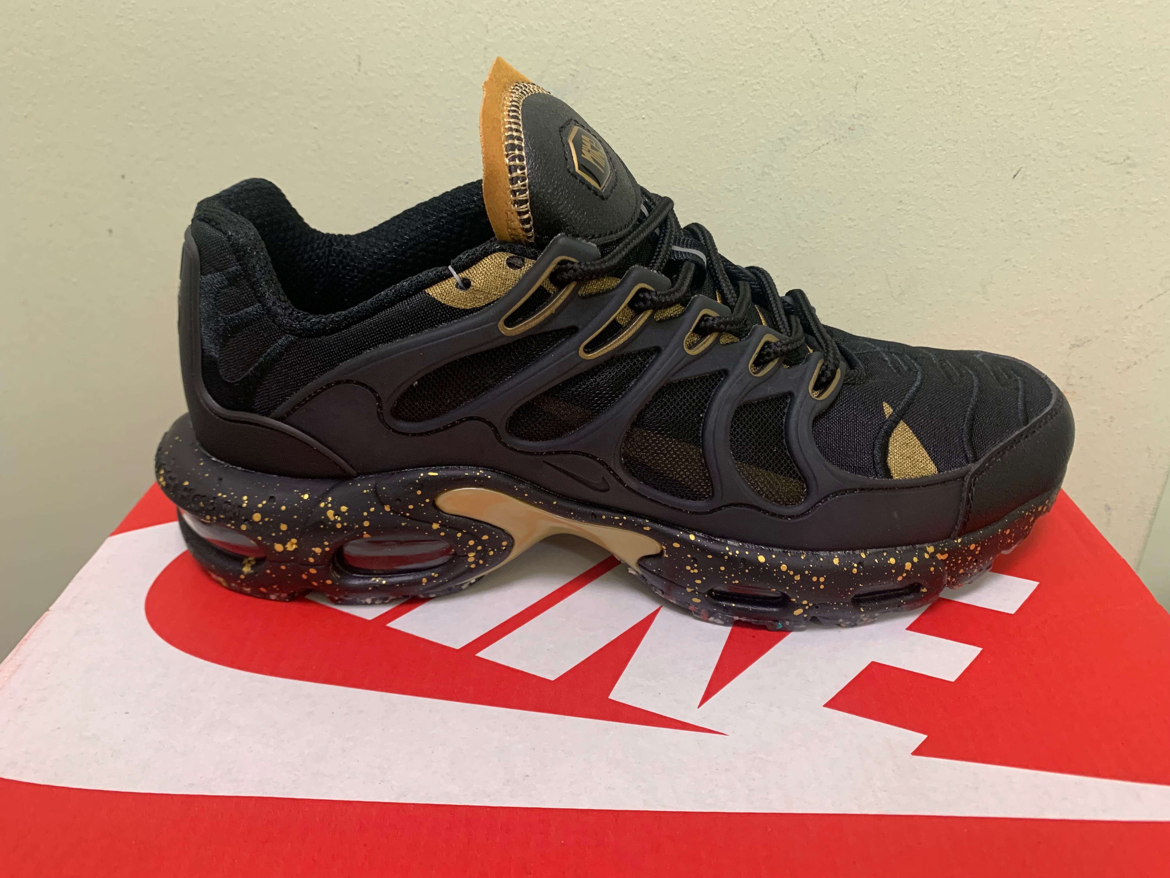 Нови мъжки маратонки с кутия Nike Terrascape Plus gold размер 42 и 43