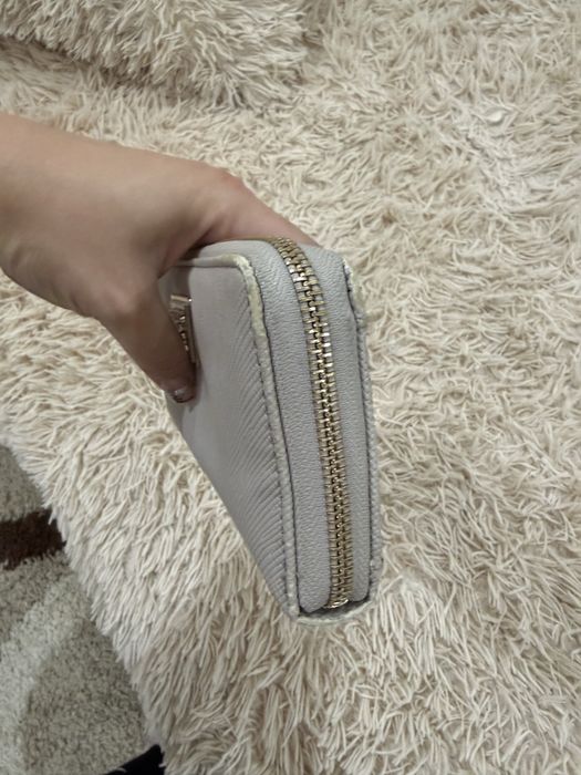 Дамски портфейл на Guess