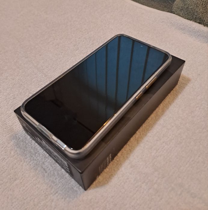 Vând Samsung S22 FullBox + 2 Huse