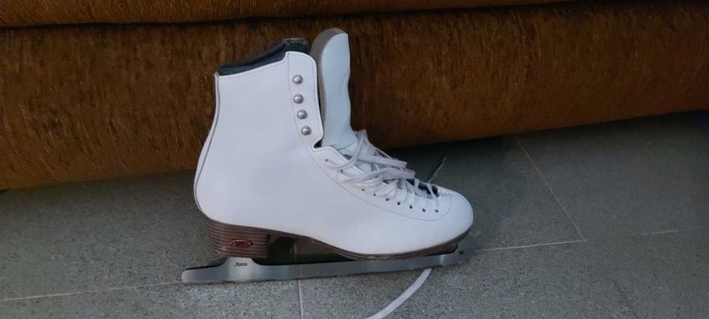 Patine dama marimea 38, pentru patinaj artistic