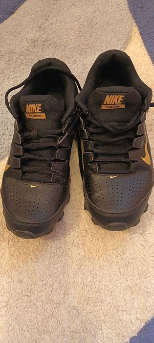 Маратонки Nike 42