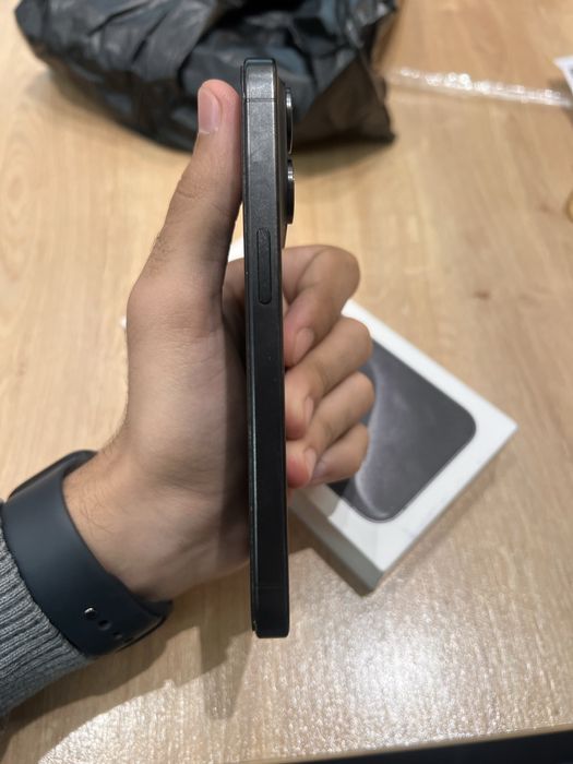 Iphone 15 pro black titanium