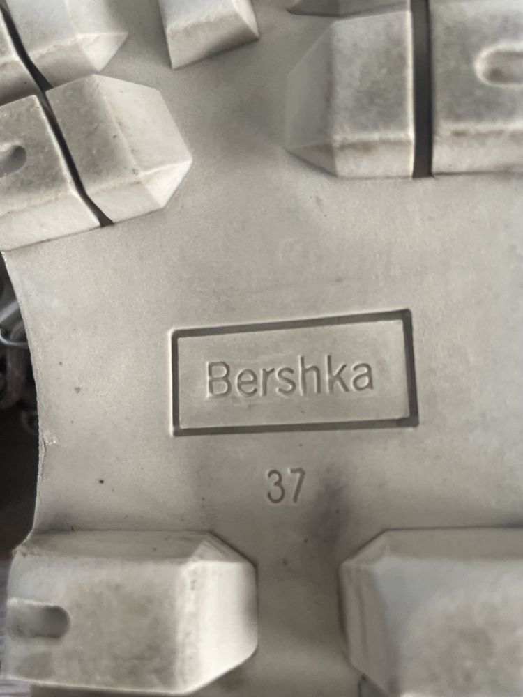 Ghete piele întoarsă Bershka + pulover Bershka