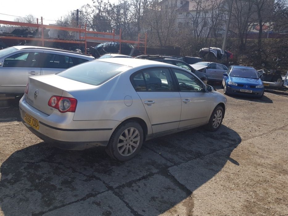 Lampa lampi stop / tripla triple bara capota spate vw passat b6